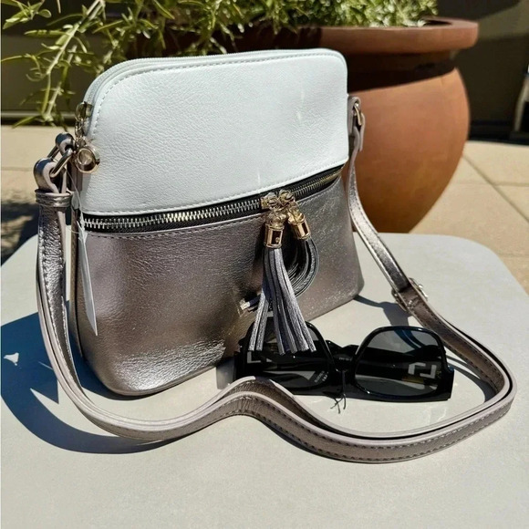 NWT Crossbody Tassel Zipper Puller Accent Two Tone Bag WHITE - Picture 4 of 12